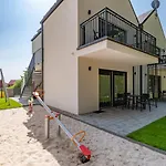 W Sam By Klif - Na Parterze Z Tarasem, Widokiem Na I Parkingiem Apartman *