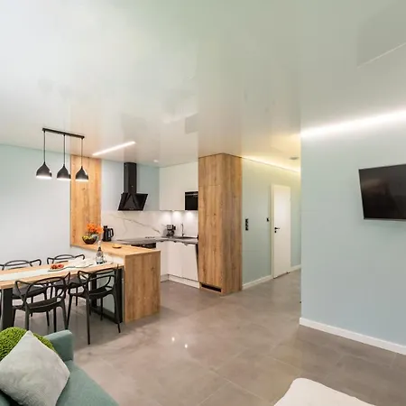 W Sam By Klif - Na Parterze Z Tarasem I Parkingiem Apartman Ustka