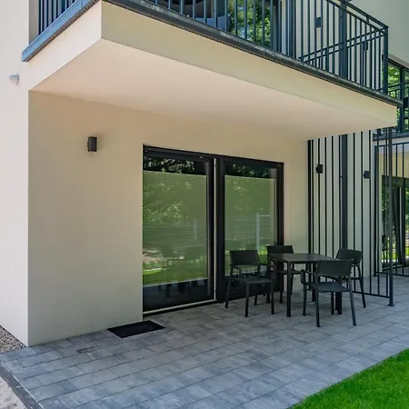 W Sam By Klif - Na Parterze Z Tarasem I Parkingiem Lägenhet Ustka